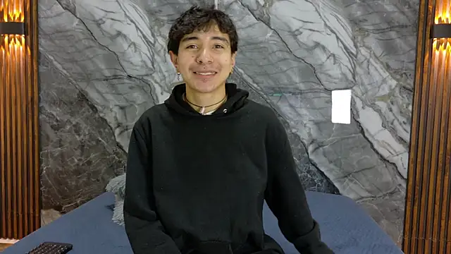 NoahWalker   online show from May 18, 2026, 11:05 am