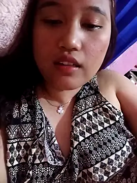 heyitsnana online show from April 15, 2026, 7:43 pm