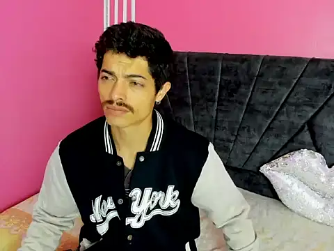 taylor Stele online show from April 21, 2026, 1:39 pm