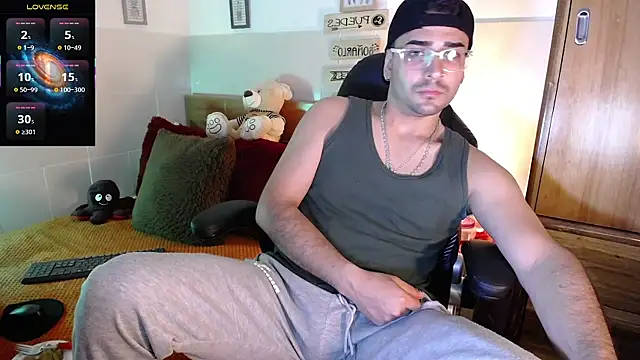 Snapshot of andders_ chatting on July 8, 2026, 11:31 pm andders online show from July 8, 2026, 11:31 pm