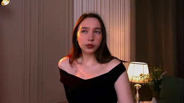 Suzaneey online show from June 26, 2026, 7:18 pm