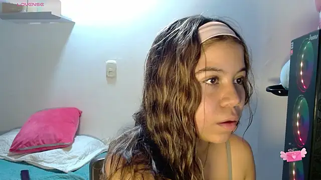 Snapshot of M1la_18 chatting on May 16, 2026, 3:36 am M1la 18 online show from May 16, 2026, 3:36 am