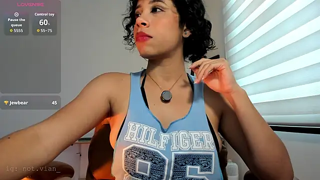 Laena Castillo online show from April 18, 2026, 7:07 pm