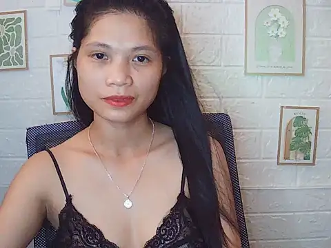 -Lucie-e online show from May 18, 2026, 4:07 am