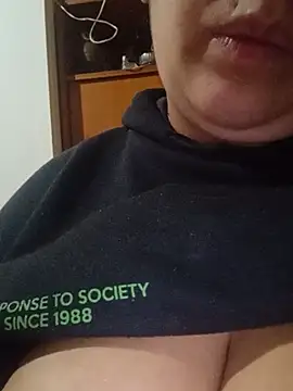 Snapshot of melones3 chatting on May 20, 2026, 5:13 am melones3 online show from May 20, 2026, 5:13 am