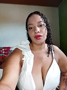 DivaCaliente1 online show from May 7, 2026, 3:17 pm