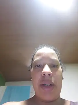 Snapshot of DivaCaliente1 chatting on May 9, 2026, 4:45 pm DivaCaliente1 online show from May 9, 2026, 4:45 pm