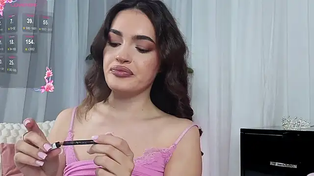 Snapshot of SweetAuraa chatting on June 17, 2026, 1:34 pm SweetAuraa online show from June 17, 2026, 1:34 pm