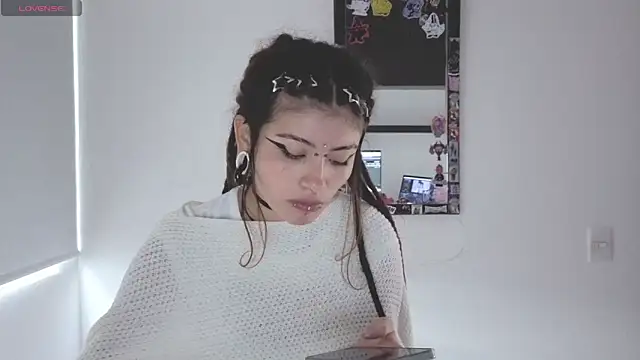 giulietta monsalve online show from April 19, 2026, 2:49 pm