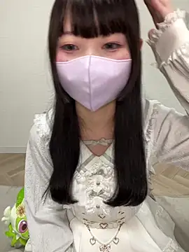--Reina-- online show from May 3, 2026, 5:24 am