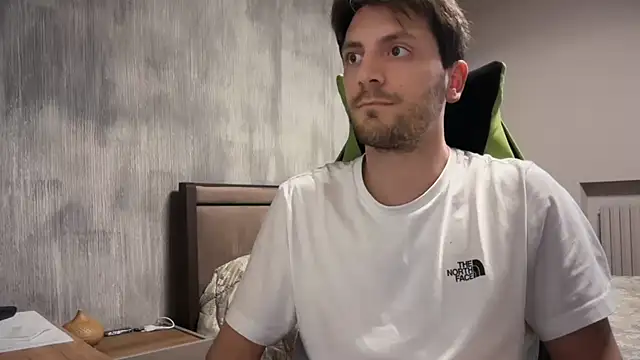 italianass94 online show from April 17, 2026, 1:47 pm