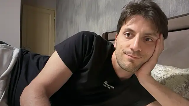 italianass94 online show from May 12, 2026, 7:33 pm