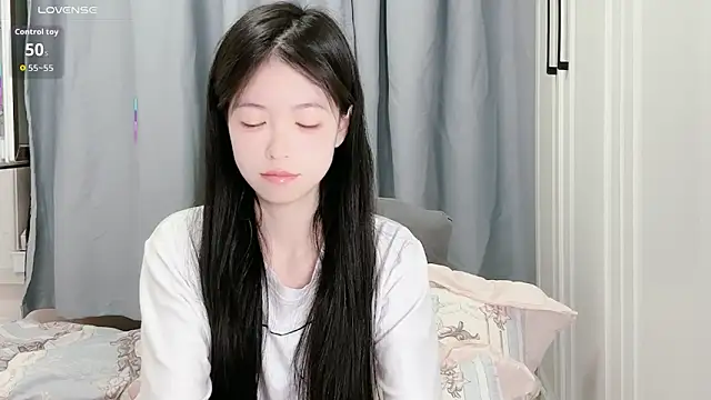 XiaoMei-iiiiii online show from May 28, 2026, 4:37 pm