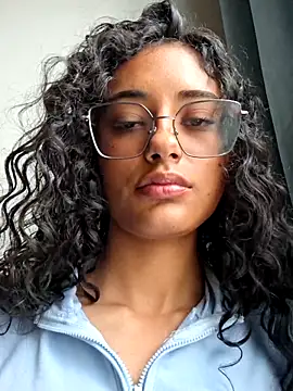 Valentinalau online show from April 18, 2026, 7:07 pm