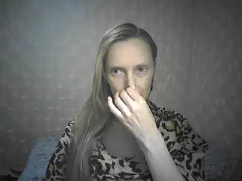 LunaBelle8 online show from April 18, 2026, 5:28 pm