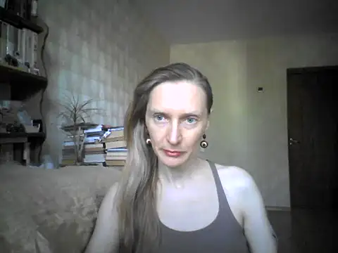 LunaBelle8 online show from May 17, 2026, 2:46 pm