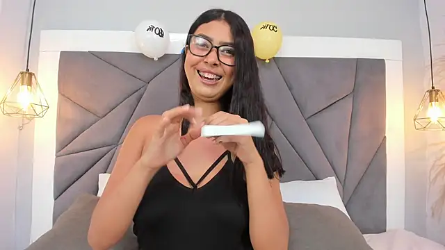 TaniaSevillano online show from June 5, 2026, 12:39 am