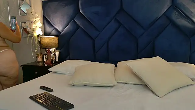 Snapshot of IsabelaCampbell chatting on May 6, 2026, 6:57 pm IsabelaCampbell online show from May 6, 2026, 6:57 pm