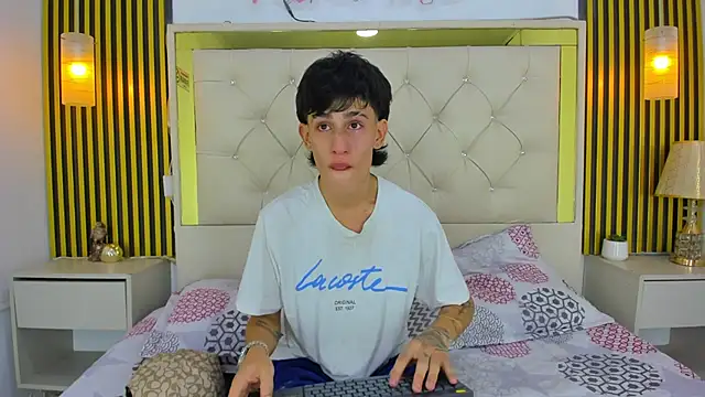 Just18Jake  online show from May 4, 2026, 12:17 am