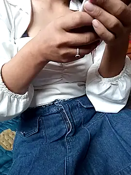 LucyBri01 online show from April 19, 2026, 11:51 pm