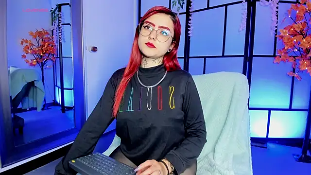 zara rouxx  online show from May 21, 2026, 12:56 pm