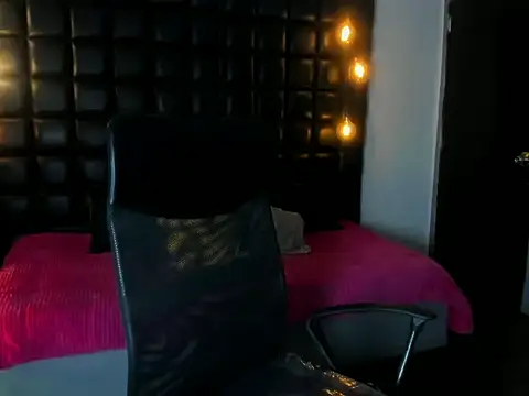 Snapshot of Cloe_Cutte chatting on August 4, 2026, 3:32 am Cloe Cutte online show from August 4, 2026, 3:32 am