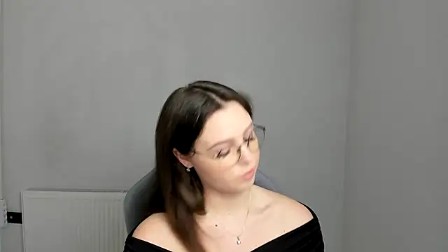 Regina cute  online show from April 22, 2026, 6:27 am