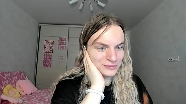 Snapshot of milliKira006 chatting on May 26, 2026, 7:54 pm milliKira006 online show from May 26, 2026, 7:54 pm