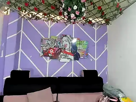 DAHNE HOT  online show from April 20, 2026, 7:48 pm