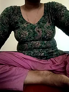 Misty-Meya online show from June 3, 2026, 5:32 am