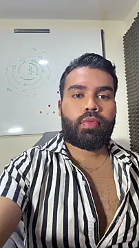 LucaLaurent online show from April 21, 2026, 3:35 am