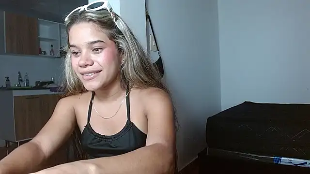 little babyboo  online show from June 16, 2026, 12:35 am
