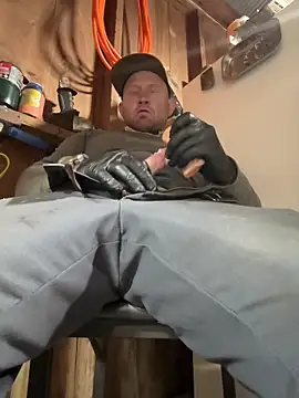 Halfoftwelve69 online show from April 21, 2026, 2:04 am