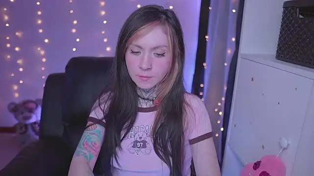 Snapshot of -VKatt chatting on May 2, 2026, 3:00 am -VKatt online show from May 2, 2026, 3:00 am