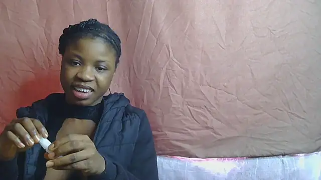 Snapshot of julianaa19 chatting on May 17, 2026, 2:24 pm julianaa19 online show from May 17, 2026, 2:24 pm