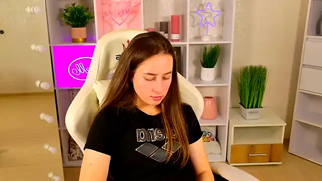 NadinnL online show from April 23, 2026, 6:14 am