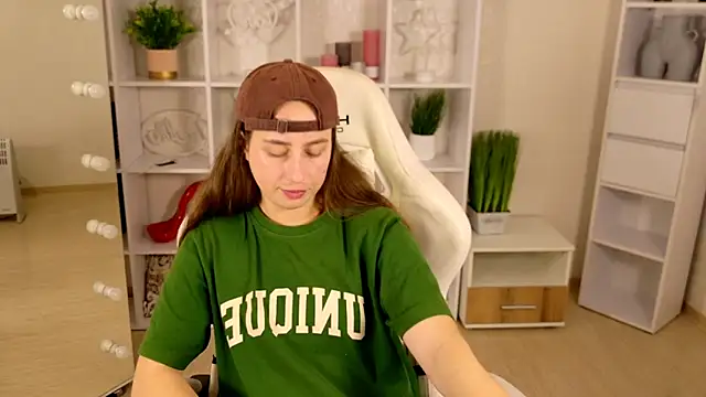 NadinnL online show from May 31, 2026, 6:31 am