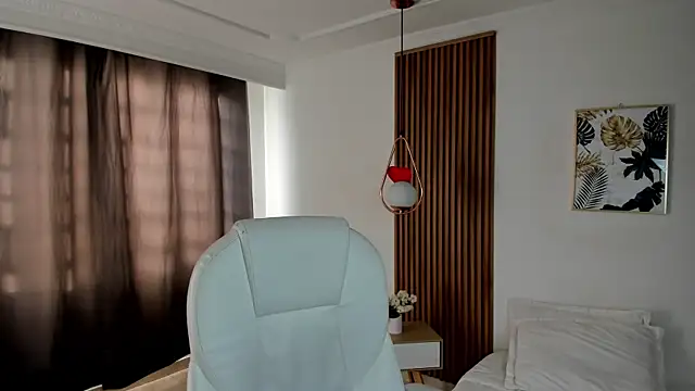 Snapshot of luniksa chatting on June 7, 2026, 12:09 pm luniksa online show from June 7, 2026, 12:09 pm