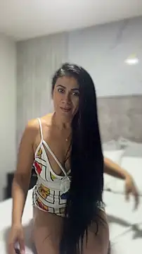 Snapshot of Laia_Hills chatting on June 25, 2026, 4:01 am Laia Hills online show from June 25, 2026, 4:01 am