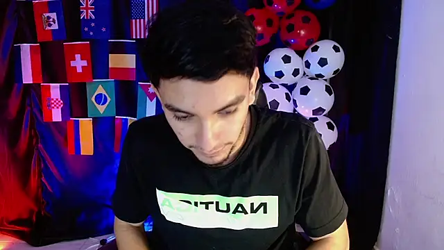 Snapshot of dante_18cm_ chatting on June 16, 2026, 12:35 am dante 18cm online show from June 16, 2026, 12:35 am