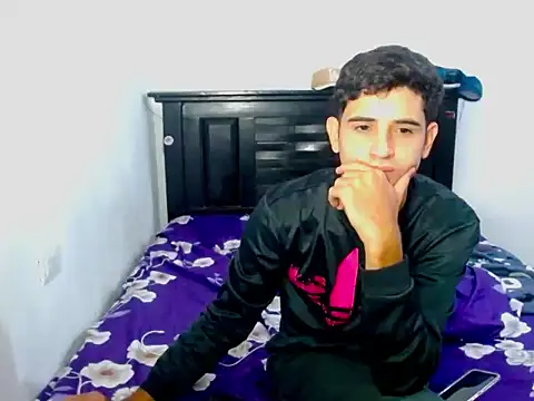 carlooss29 online show from April 25, 2026, 2:47 pm