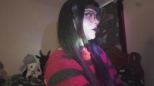 atena hill  online show from April 27, 2026, 8:18 pm