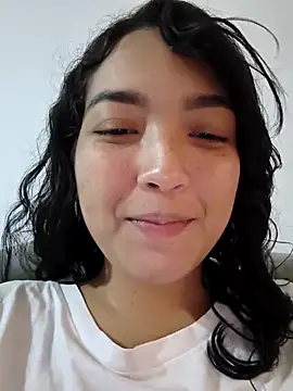 Snapshot of Thanilopera chatting on May 5, 2026, 7:11 pm Thanilopera online show from May 5, 2026, 7:11 pm