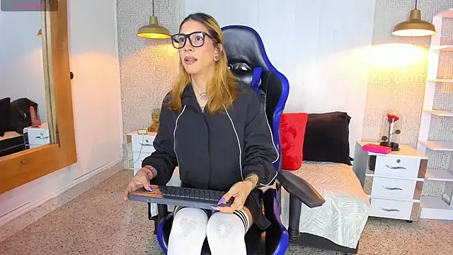 JessieGarvet19 online show from May 22, 2026, 4:52 am