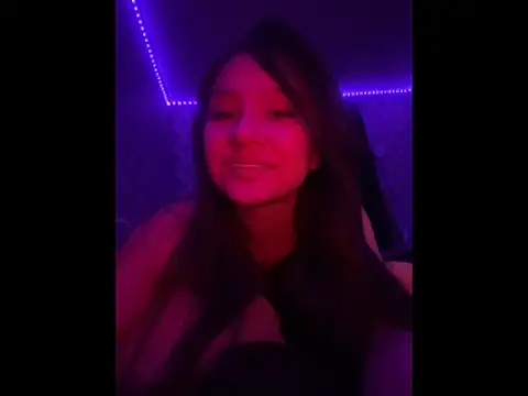 AriaBrooks online show from April 22, 2026, 1:12 pm