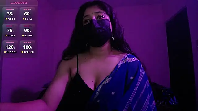 Snapshot of -Queenie chatting on May 21, 2026, 7:10 pm -Queenie online show from May 21, 2026, 7:10 pm