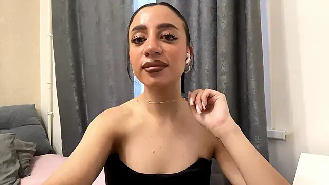 AngellaBarbini online show from April 27, 2026, 1:09 pm