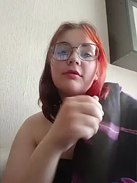 Snapshot of LoisFox chatting on April 24, 2026, 12:07 pm LoisFox online show from April 24, 2026, 12:07 pm