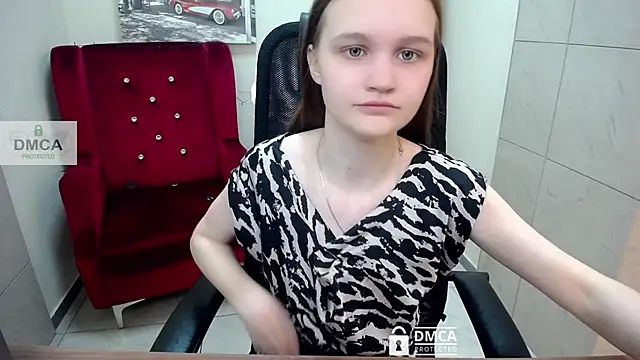  donnaSia  online show from May 5, 2026, 11:18 am