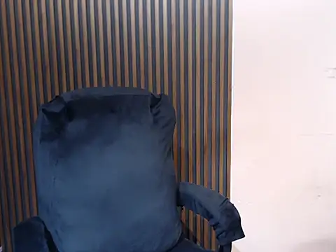 Snapshot of MissOffice_ chatting on May 28, 2026, 1:19 pm MissOffice online show from May 28, 2026, 1:19 pm
